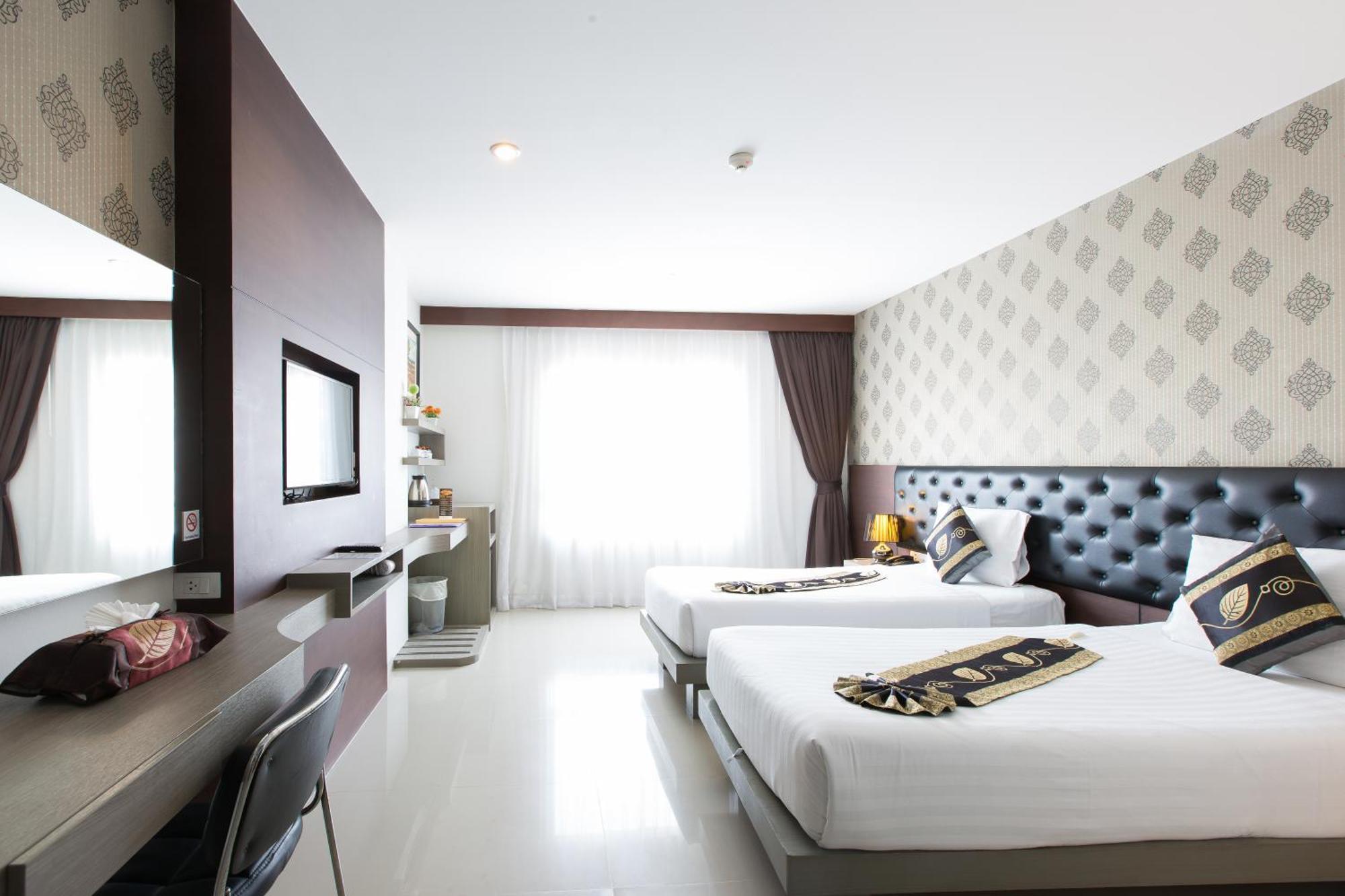 Hemingways Silk Hotel Patong 外观 照片