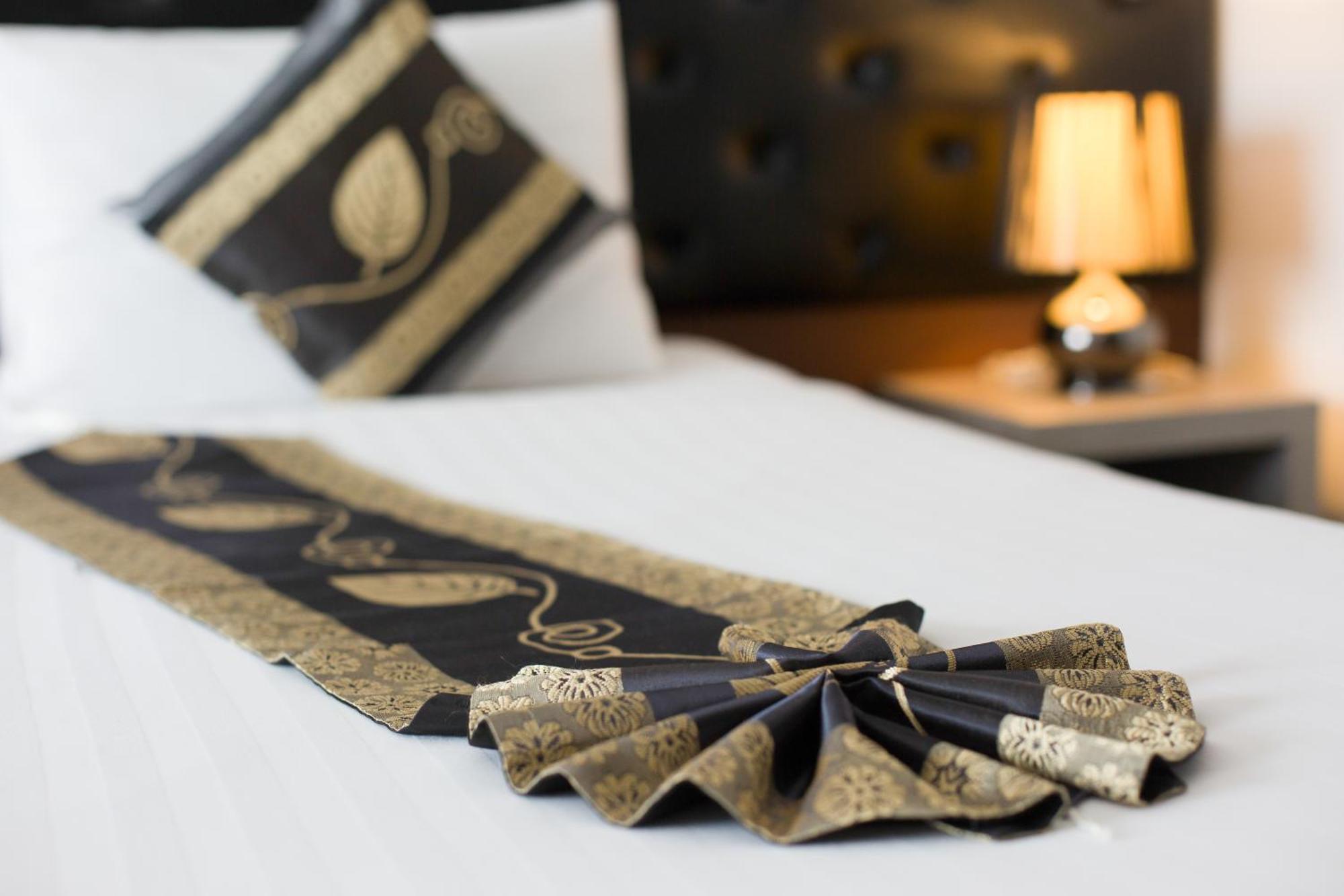 Hemingways Silk Hotel Patong 外观 照片