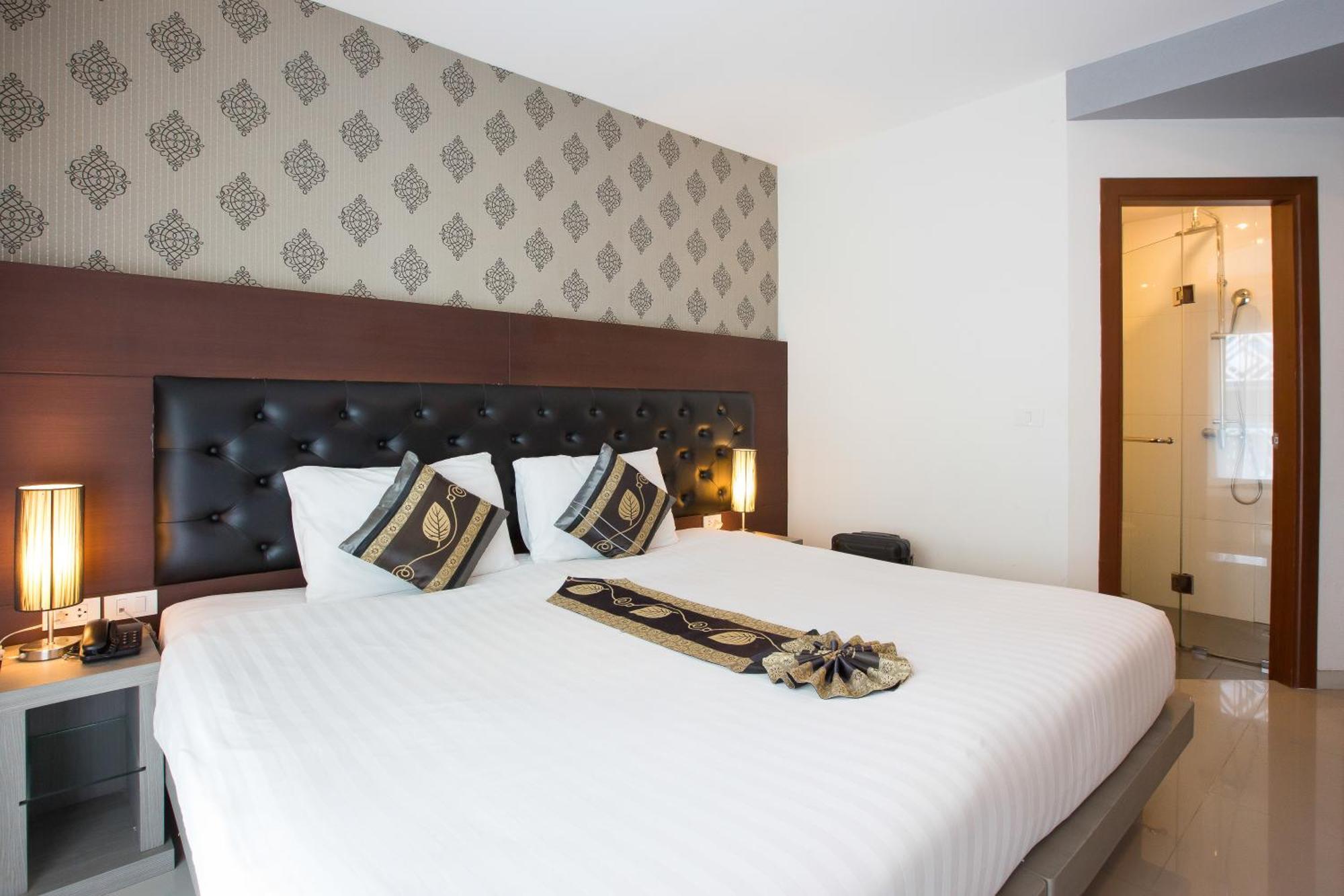 Hemingways Silk Hotel Patong 外观 照片